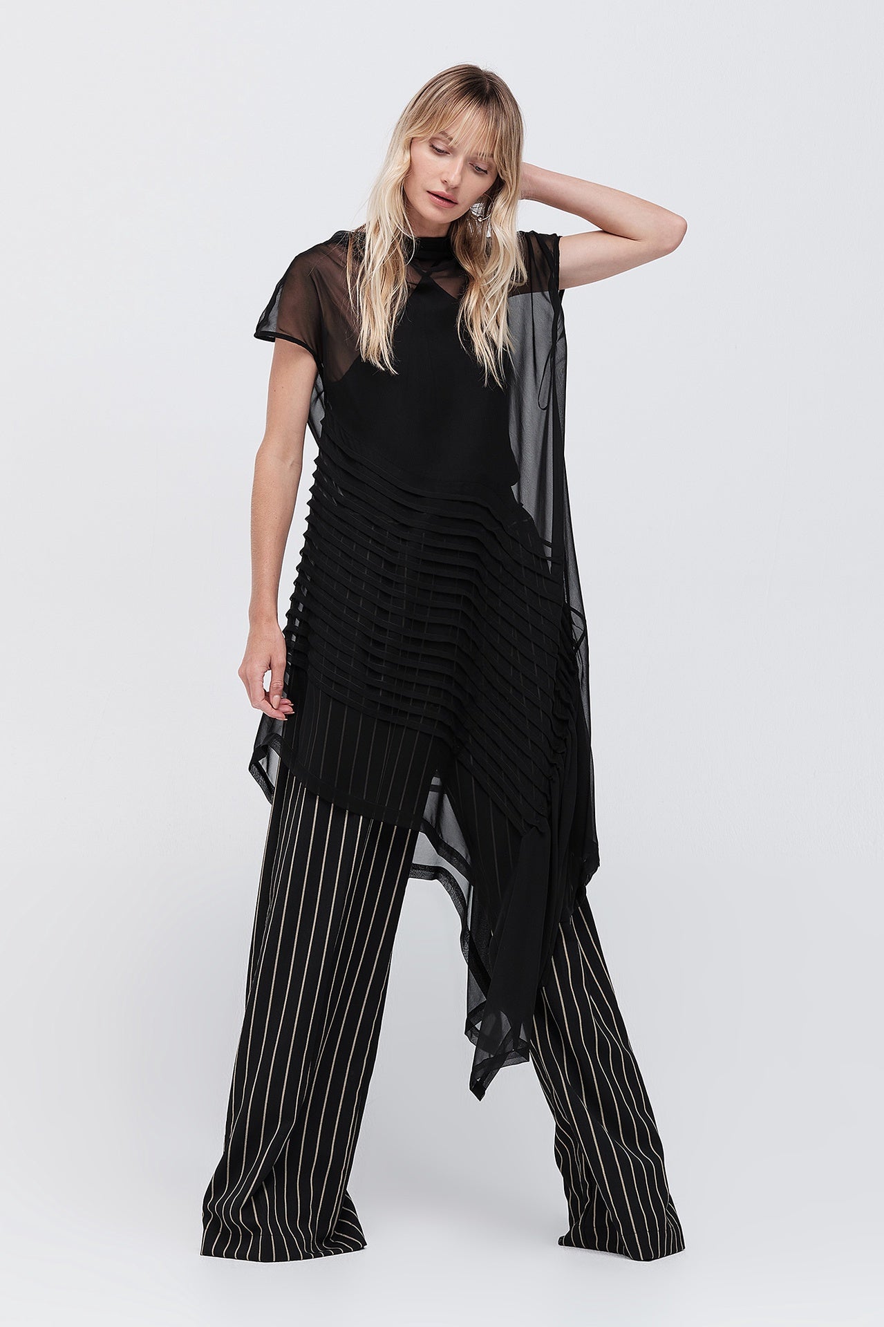 Differ Tunic - Black in Black