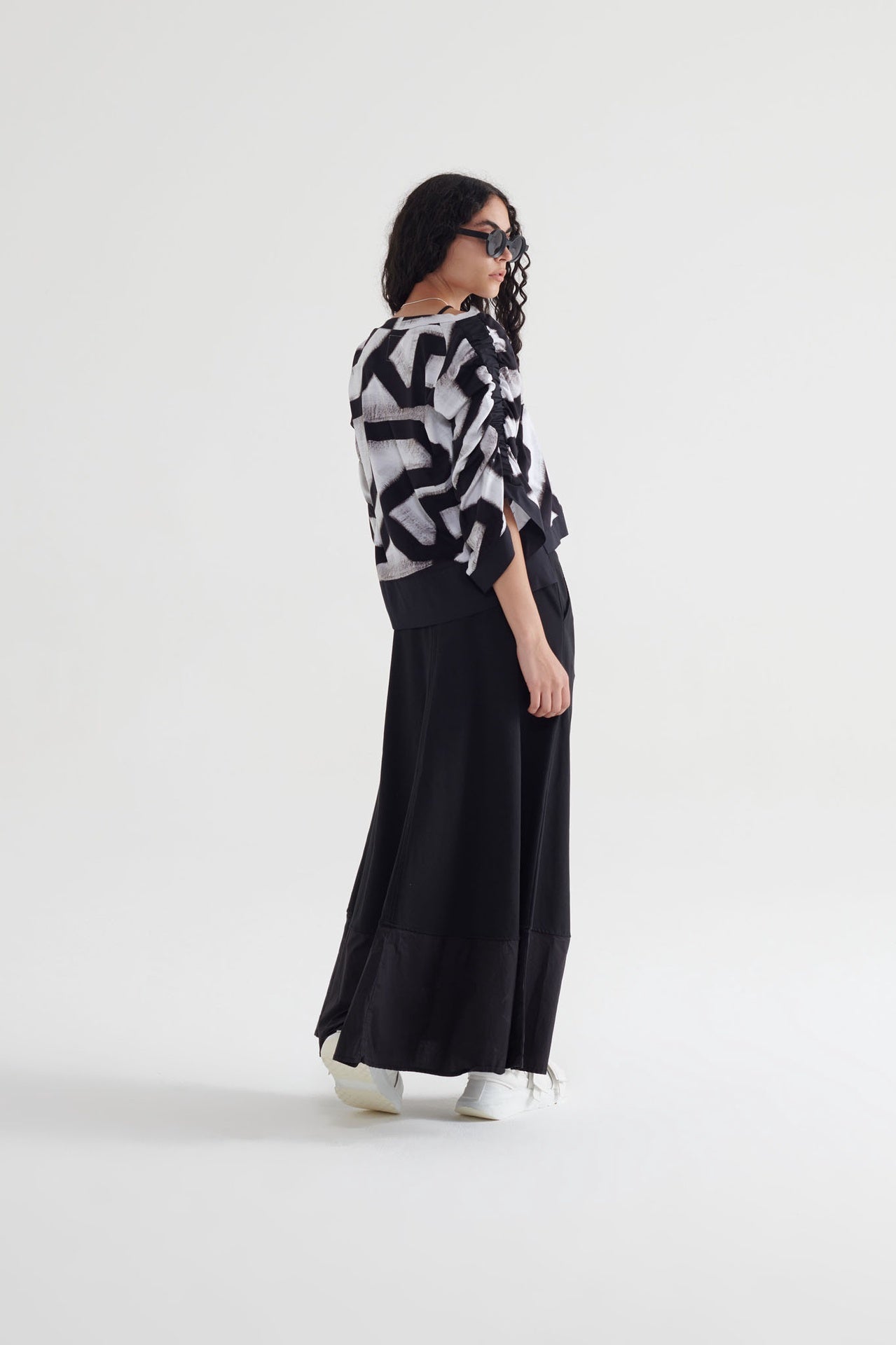 Intention Skirt Black S21 in Black Taylor