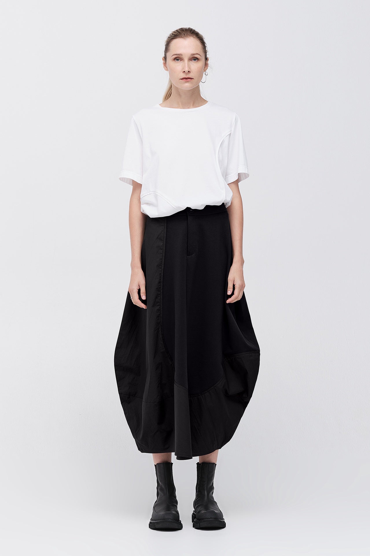 Wave Skirt - Black in Black