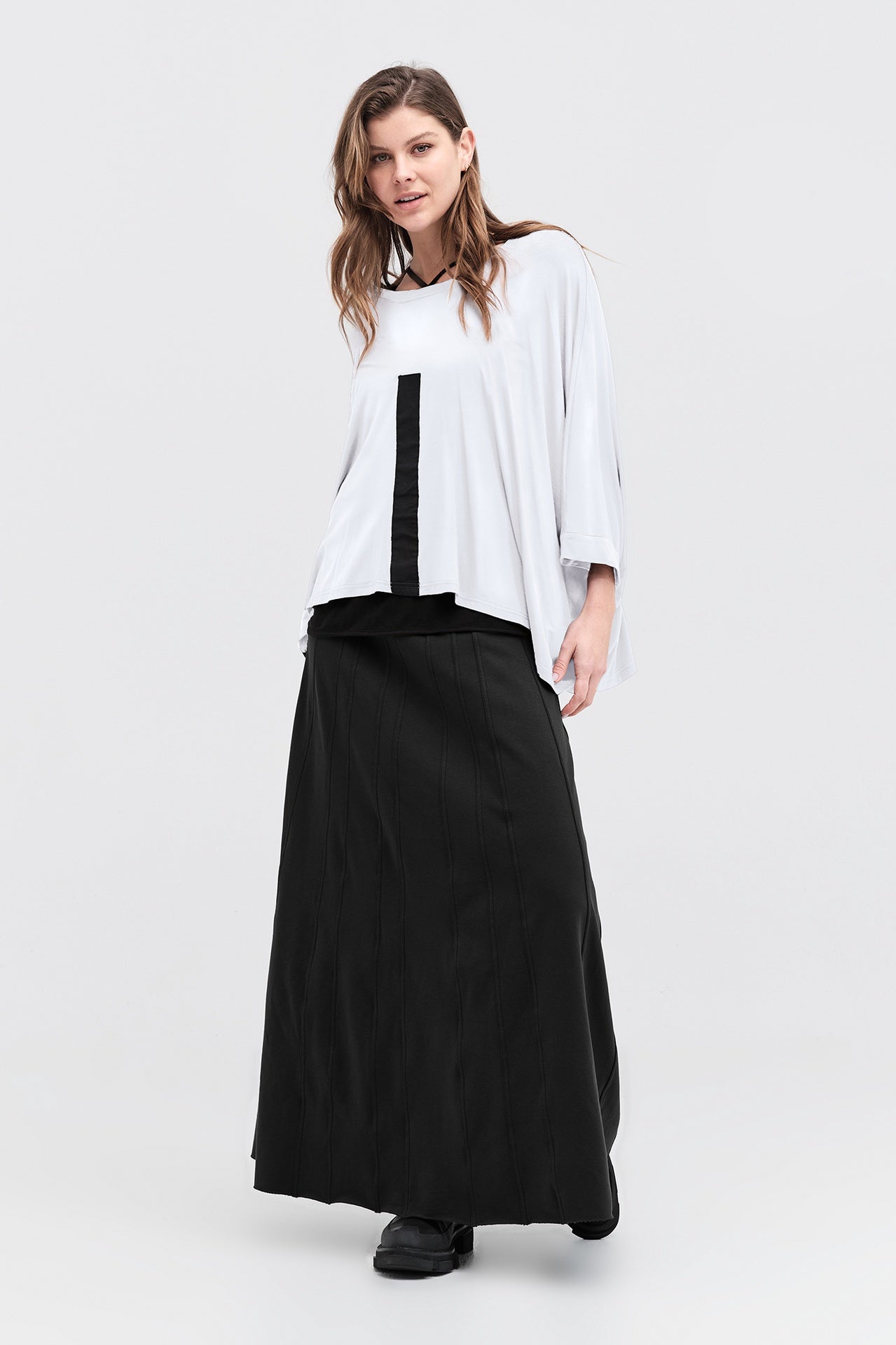 Opposing Tee - Ivory/black in Ivory