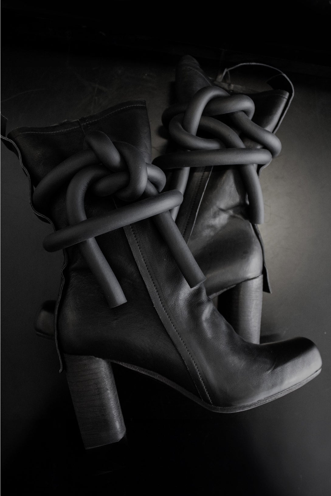 Big Dimension Heeled Boot - Black/black in Black