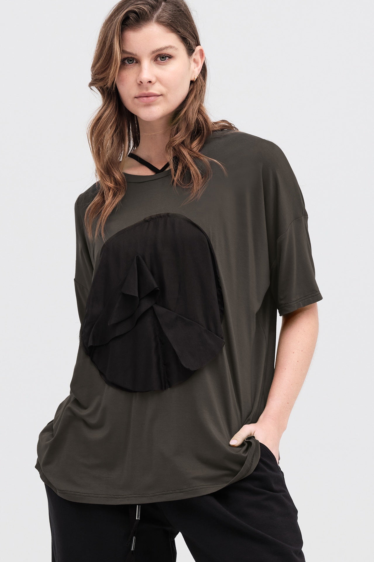 Circ Module Tee - Tarmac/black in Brown