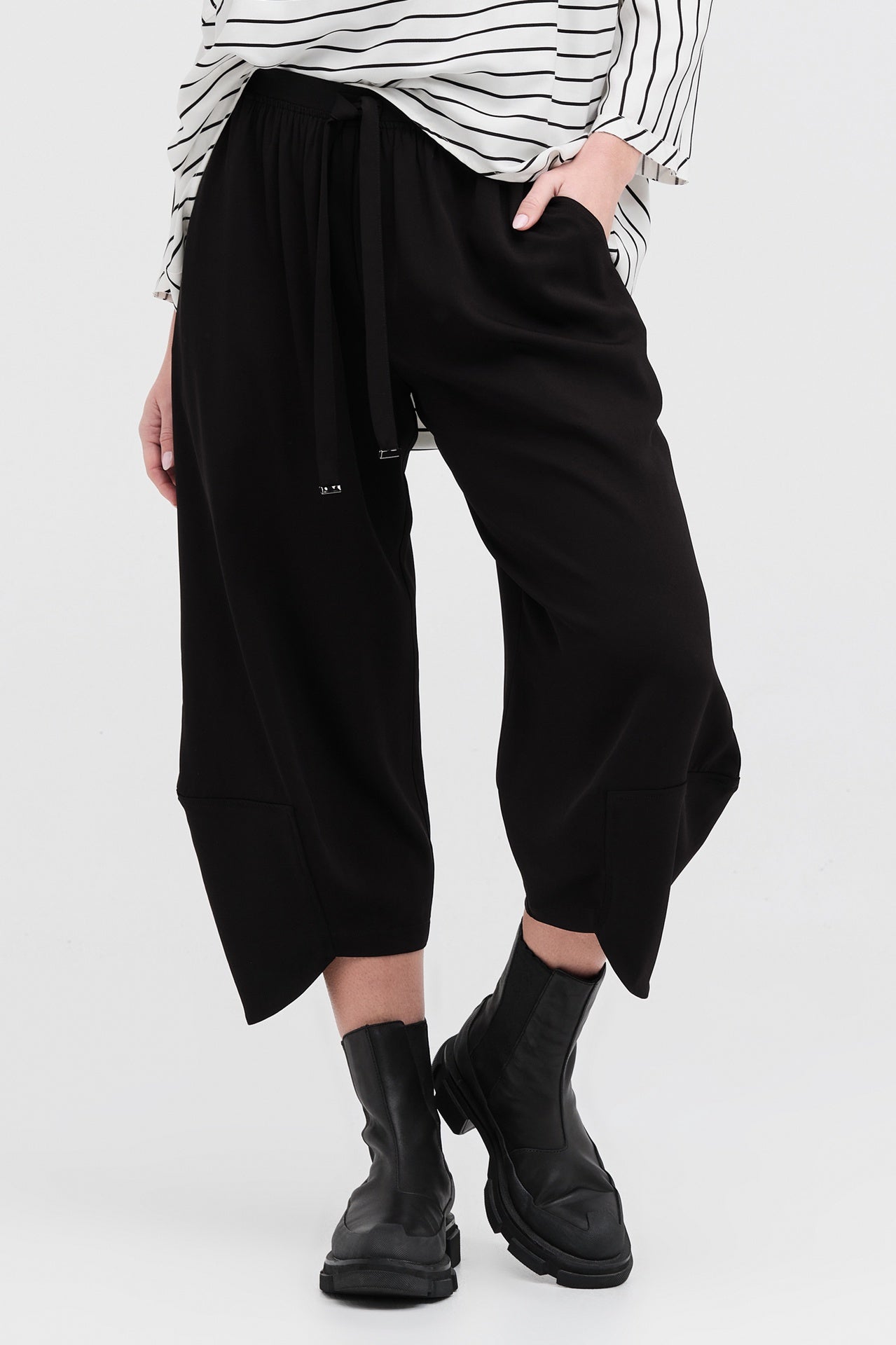 Curved Proceed Pant - Black Crepe in Black