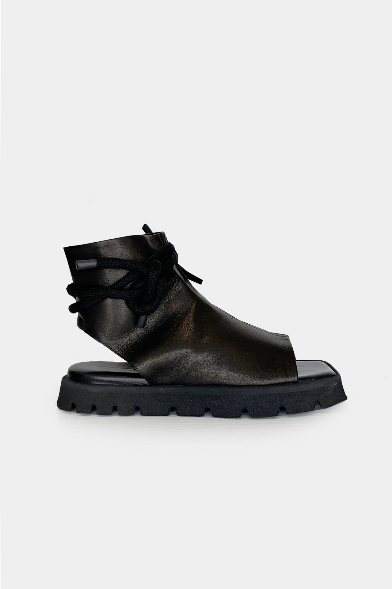 On Set Lace Sandal - Black in Black