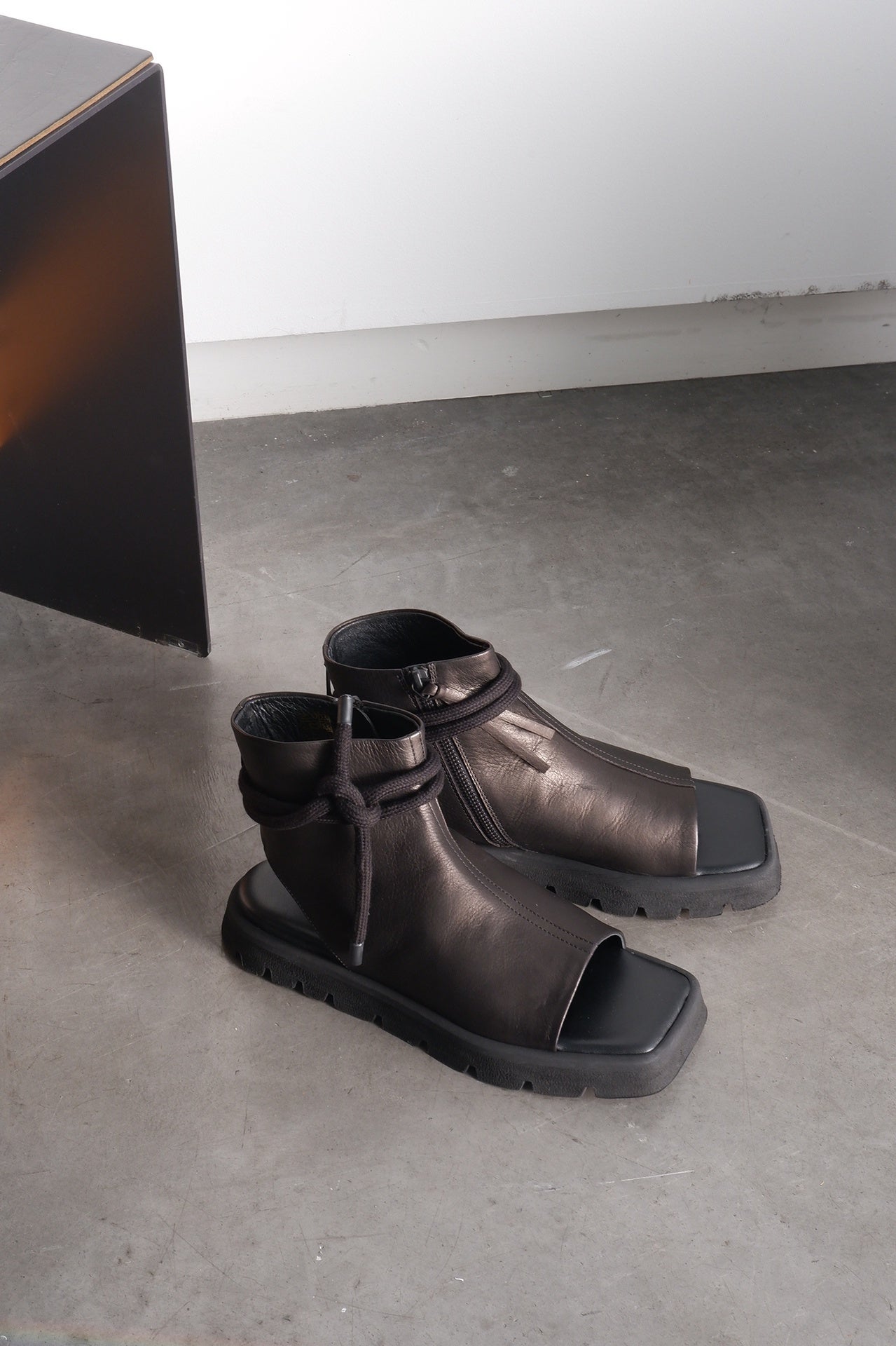 On Set Lace Sandal - Black in Black