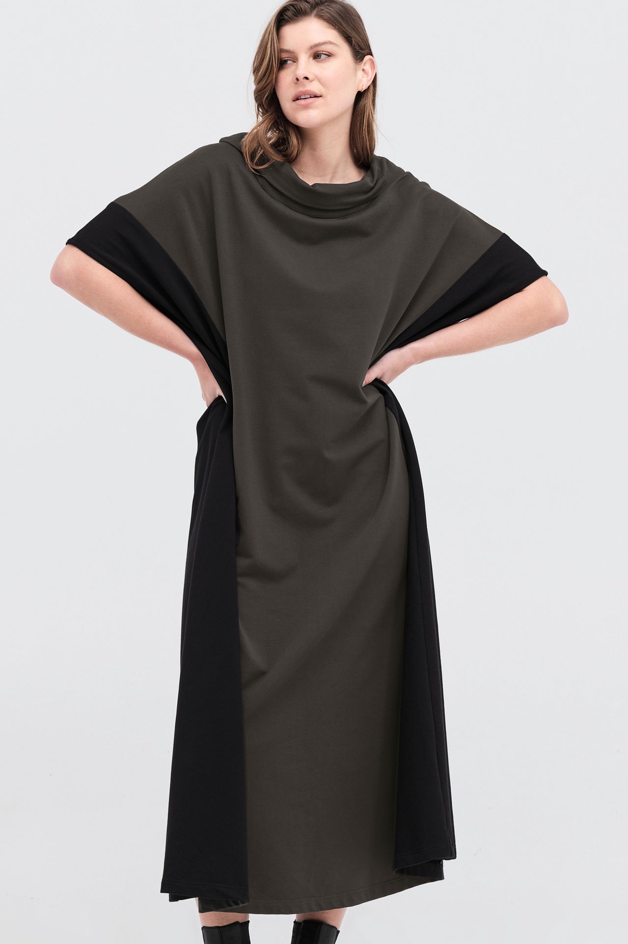 Parallel Tunic Dress - Tarmac/black in Brown