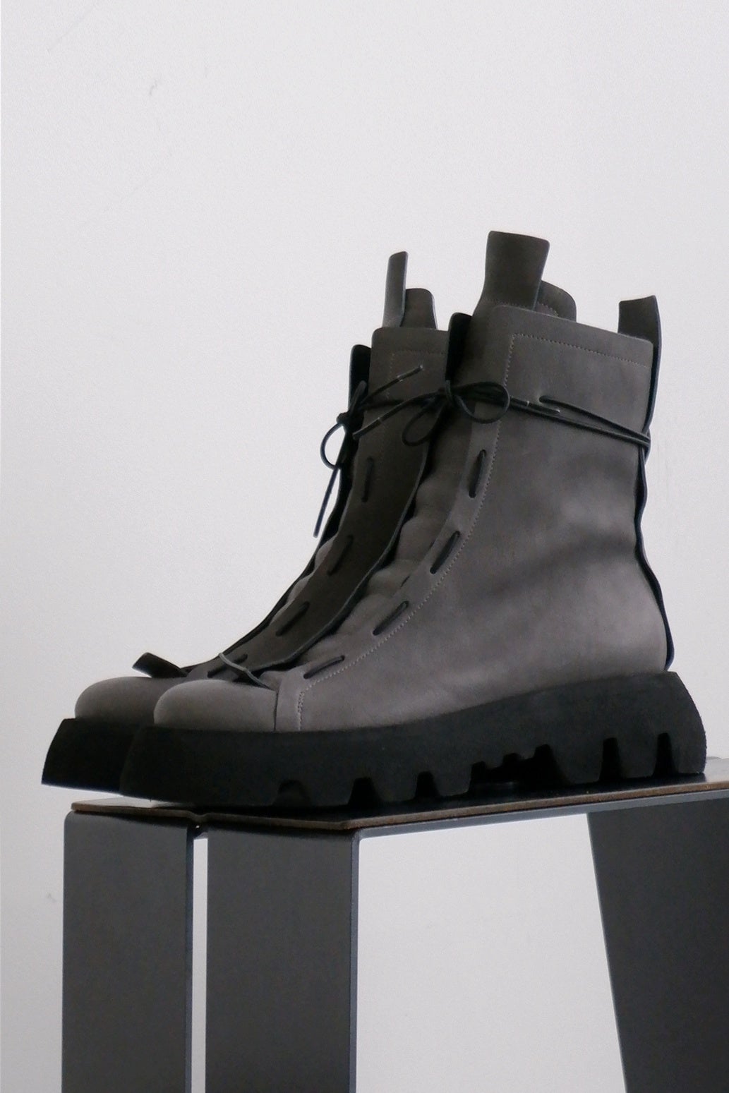 Step Out Sneaker - Grey/black in Grey