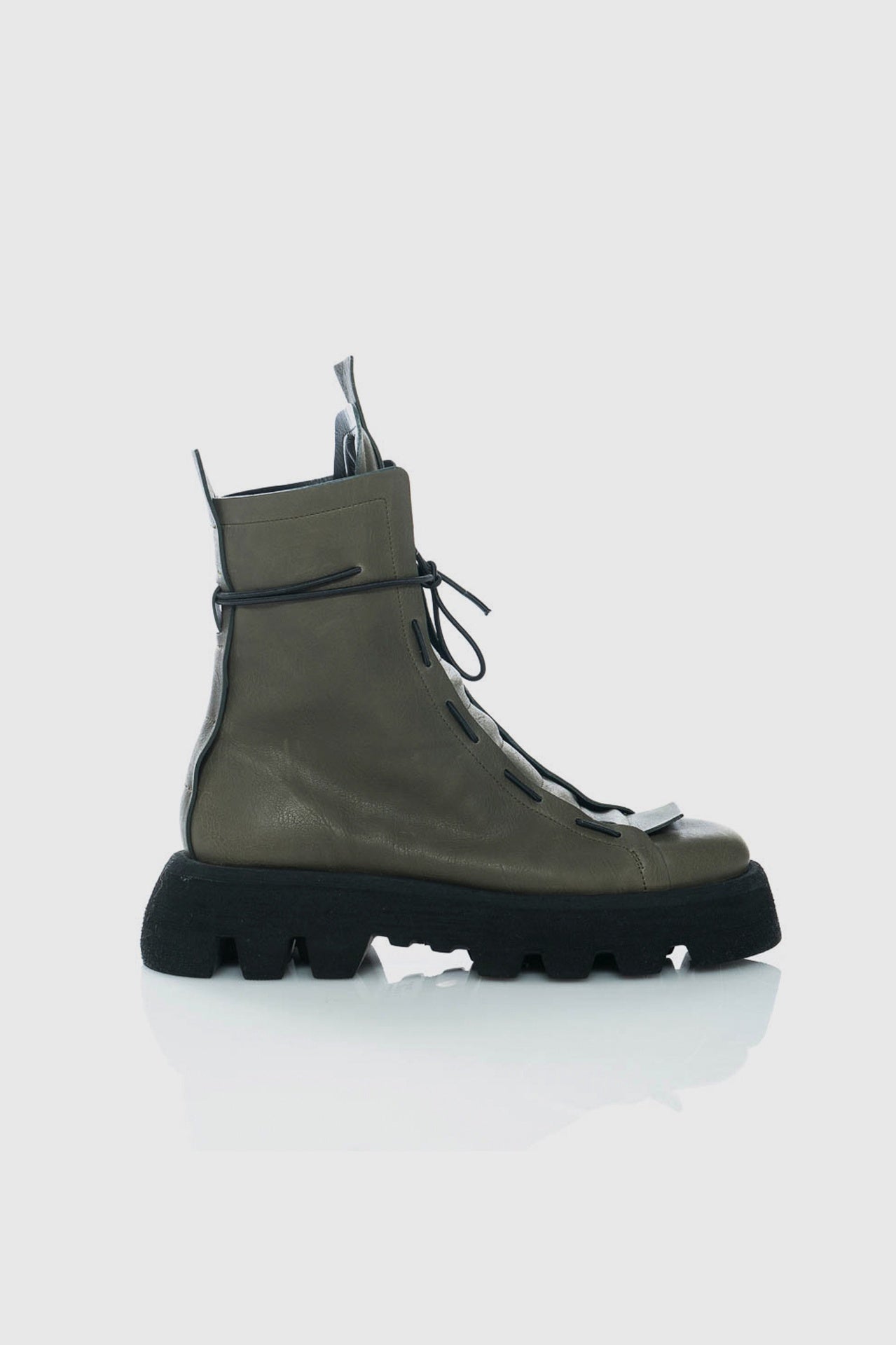 Step Out Sneaker - Grey/black in Grey