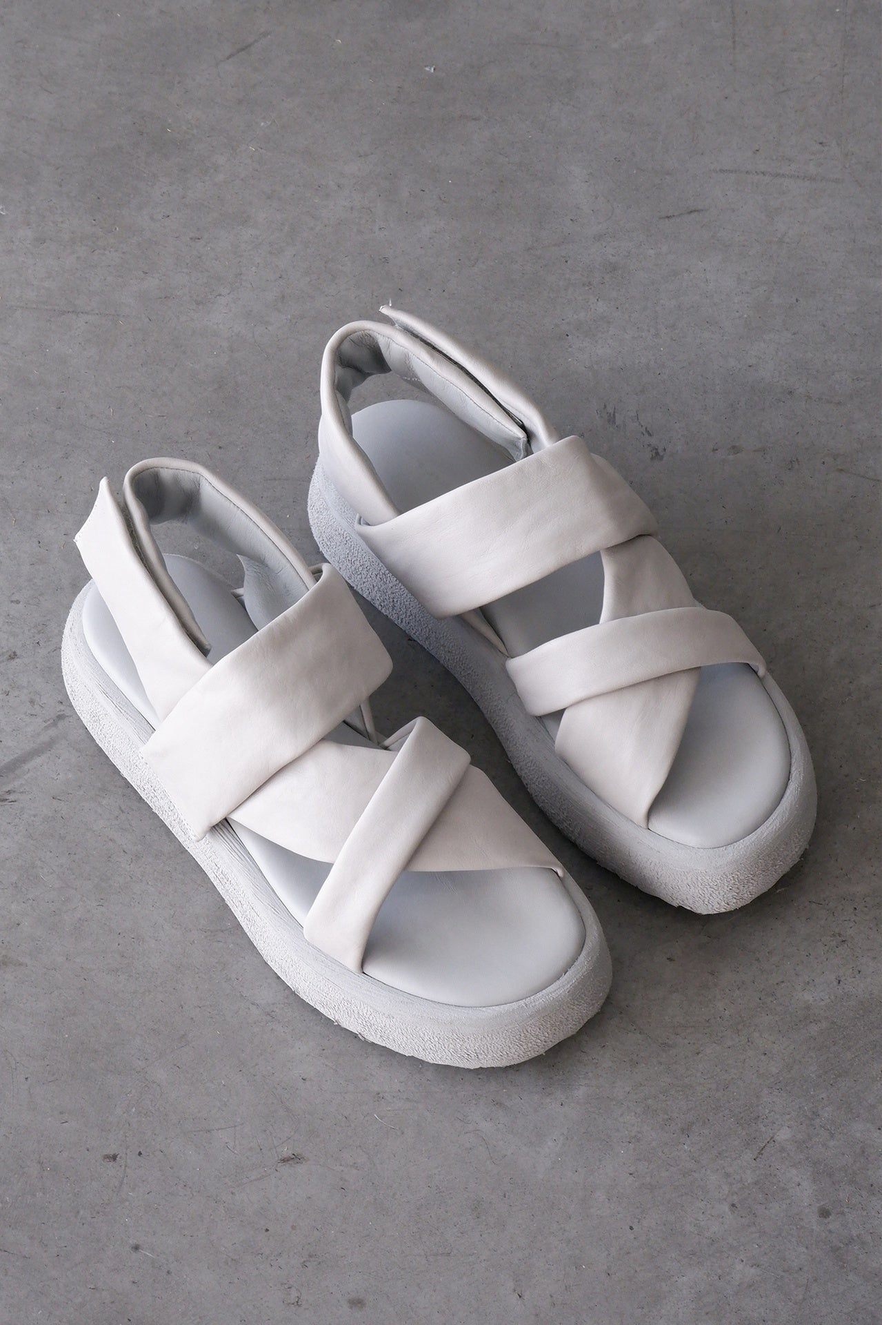 Slow Motion Bombato Sandal - Greige in Grey